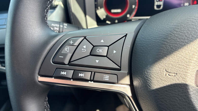 Nissan Juke 1.0 DiG-T N-Connecta 5dr Petrol Hatchback